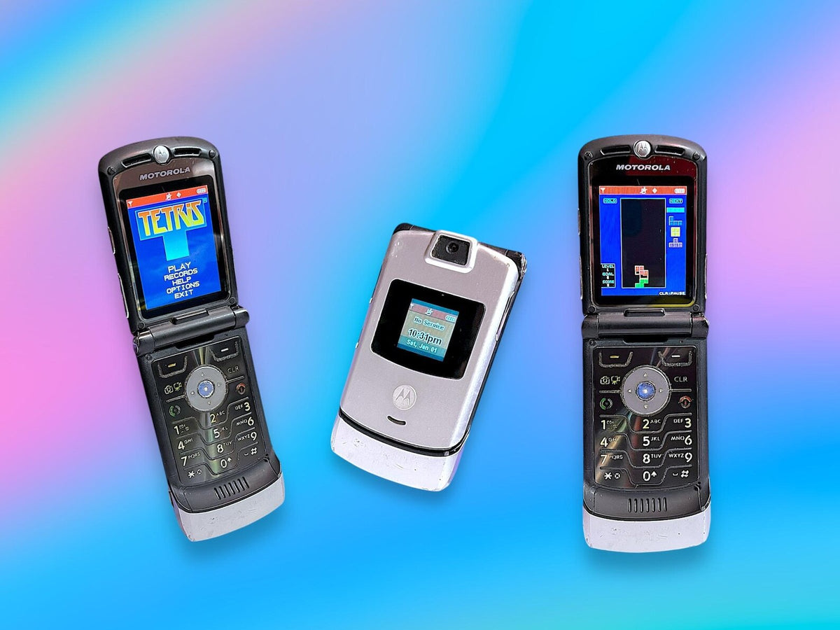 Vintage Y2K Razr Mobile Flip Cell Phone.